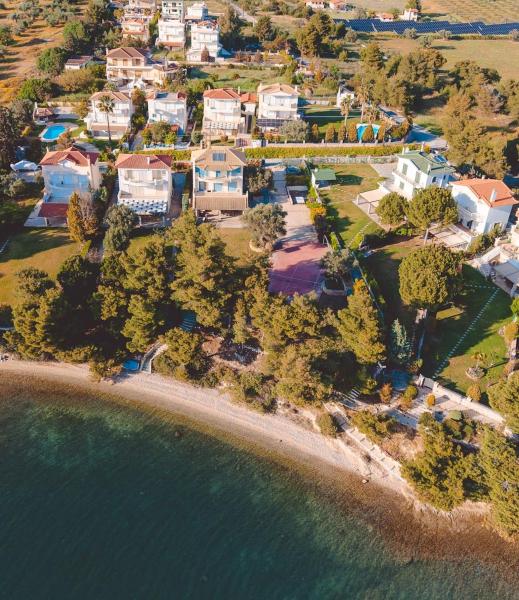 På billedet ses objektet Villa Sapphire BeachFront Eretria beliggende i byen Eretria.