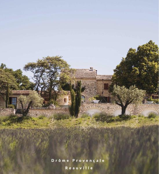 A la foto es mostra l'objecte Domaine des Grillons situat a la ciutat de Réauville.