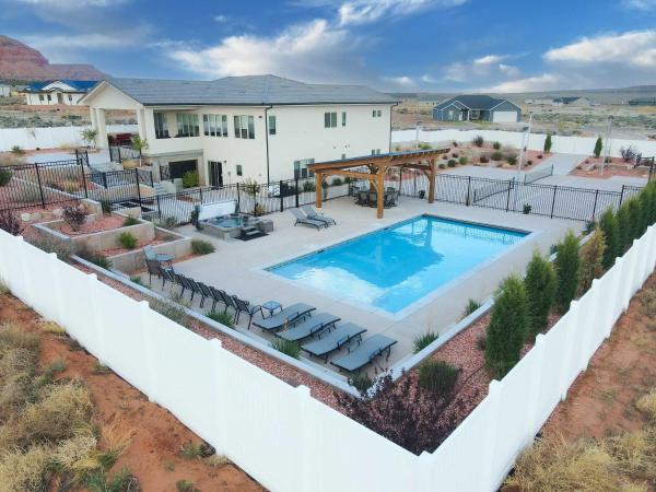 Op de foto is het object Lux Kanab Home with Pool Hot Tub Pickleball Courts te zien, gelegen in de stad Kanab.