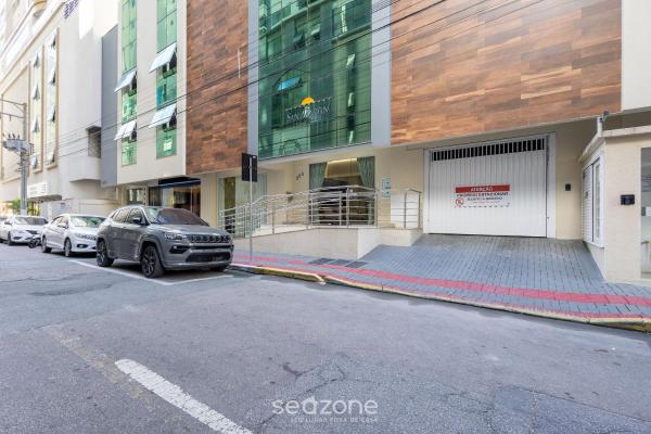 Nella foto è visibile l'oggetto Aptos Modernos e Exclusivos em Meia Praia, a 450m do Mar - EST situato nella città di Meia Praia.