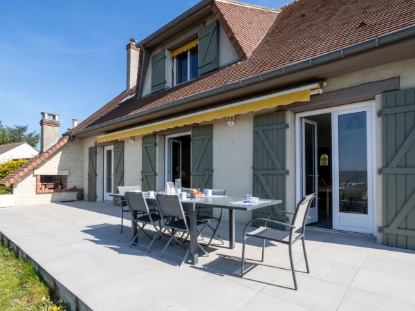 A la foto es mostra l'objecte Holiday Home Les Jonquilles by Interhome situat a la ciutat de Touques.