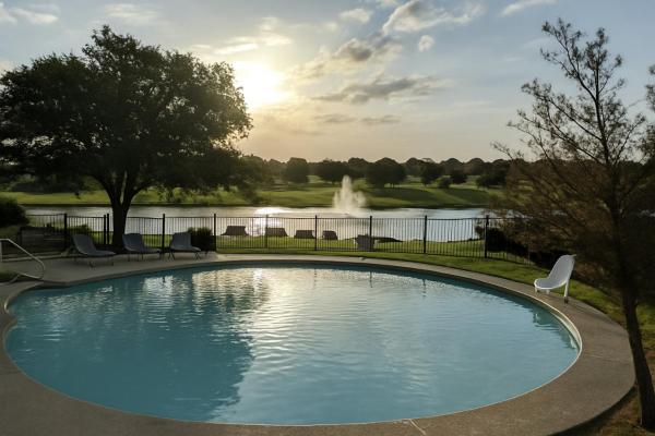 Na zdjęciu widoczny jest obiekt Spacious 4BR Home in Frisco Ideal for Long Stays położony w mieście Frisco.