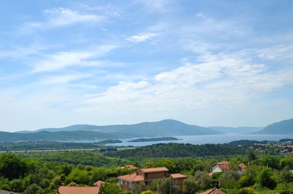 På billedet ses objektet Royal Olive Residence beliggende i byen Kavač.