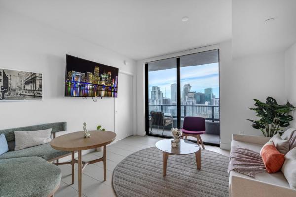 Sunlit 1br Condo In Downtown Miami - Miami