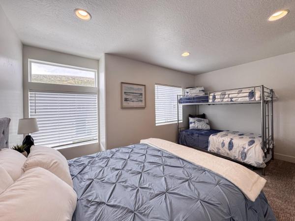 Στη φωτογραφία φαίνεται το αντικείμενο New Listing Blue Lake Haven που βρίσκεται στην πόλη Garden City.