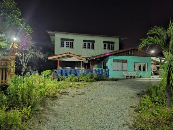 A la foto es mostra l'objecte พลอย situat a la ciutat de Pathum Thani.