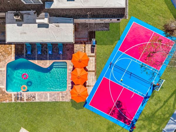 A la foto es mostra l'objecte Pool Pickleball Mini Golf situat a la ciutat de Clearwater.