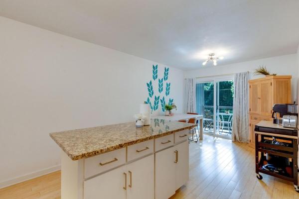 - Pool - Cozy Lux 3bd apt - Austin photo 3