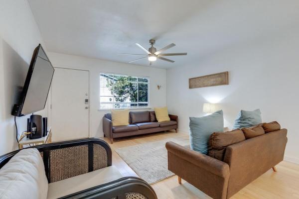 - Pool - Cozy Lux 3bd apt - Austin photo 4