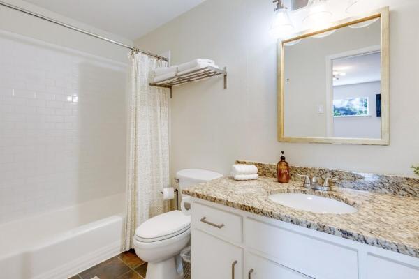 - Pool - Cozy Lux 3bd apt - Austin photo 6