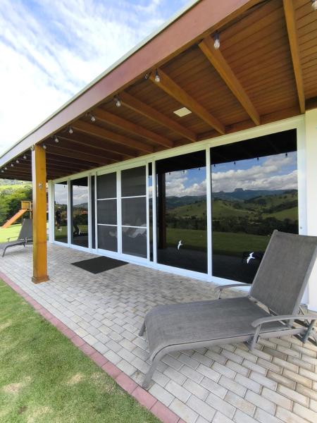 Na zdjęciu widoczny jest obiekt Aconchego da Serra com Hidro Vista e Conforto Total położony w mieście Gonçalves.