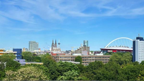 Cologne Fair Apartment with Cathedral View, Кёльн