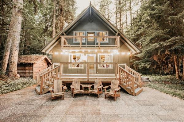 På billedet ses objektet Snowline Cabin 49 - A Newly Remodeled Cabin Perfect for Your Family Retreat beliggende i byen Deming.