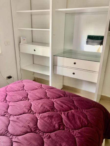 Op de foto is het object Appartement richement meublé à Ezzahra te zien, gelegen in de stad Radès.