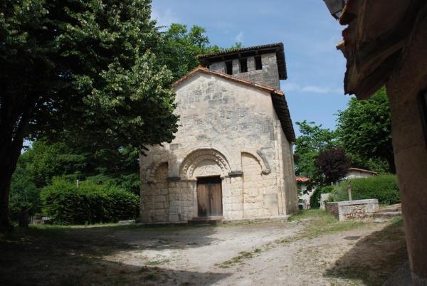 Nella foto è visibile l'oggetto Maison typique à coté d'une église du XIIeme situato nella città di Ribérac.