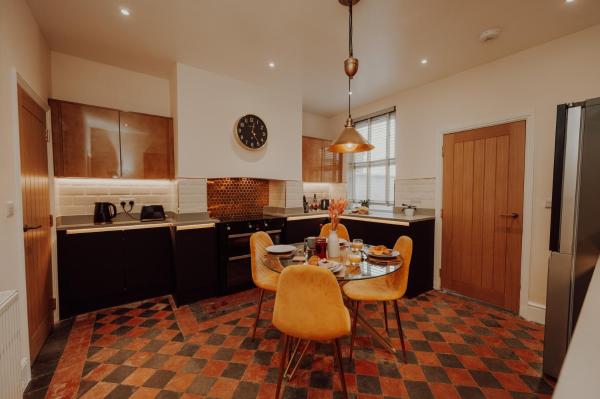 The photo shows the Rigg House - Ideal for Contractors 2 bed 2 bathrooms sleeps 6 free parking located in the city of Doncaster.