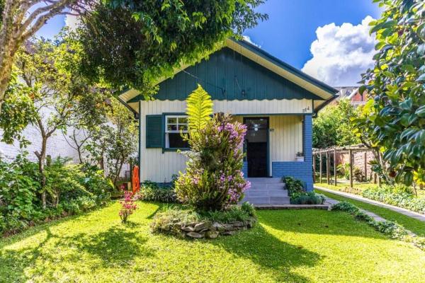 A la foto es mostra l'objecte Casa Completa e Charmosa no Centro de Gramado situat a la ciutat de Gramado.