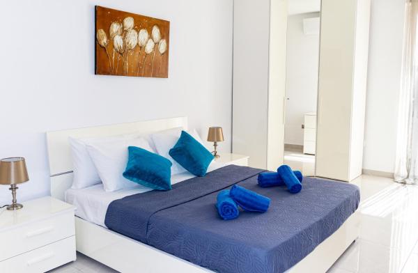 Foto 2: Spacious & Bright Apartment in Sliema Near Shops and Sea