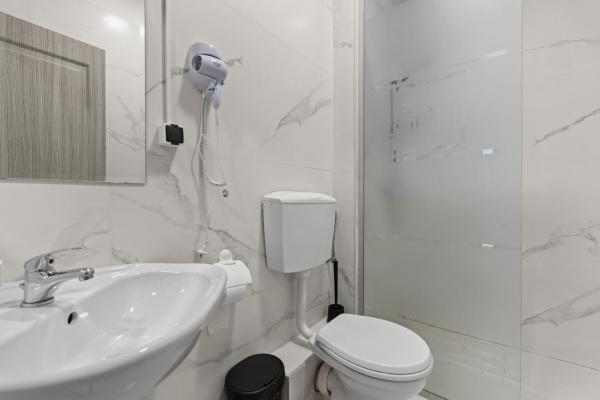 Studio with two bed photo 7