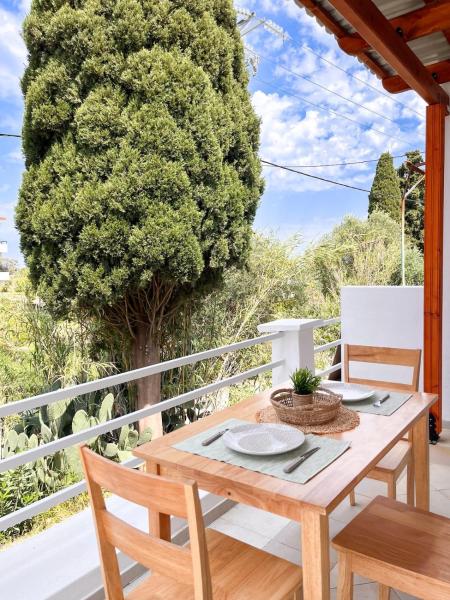 The photo shows the Filerimos View Cozy House located in the city of Triánta.
