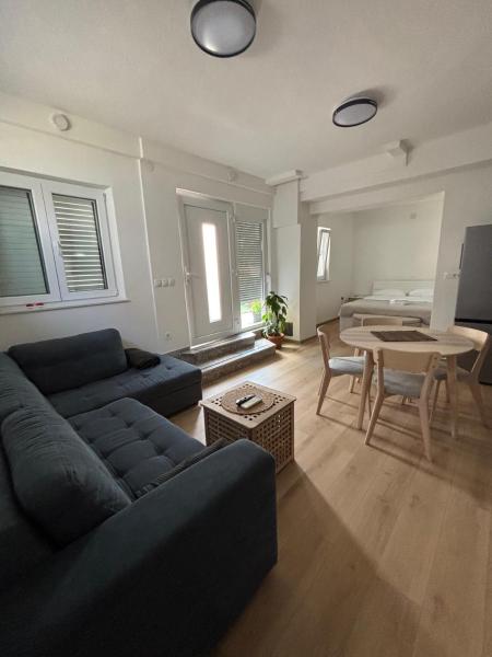 Na fotografii je vidět objekt Studio apartman Sedmica nacházející se ve městě Zadar.