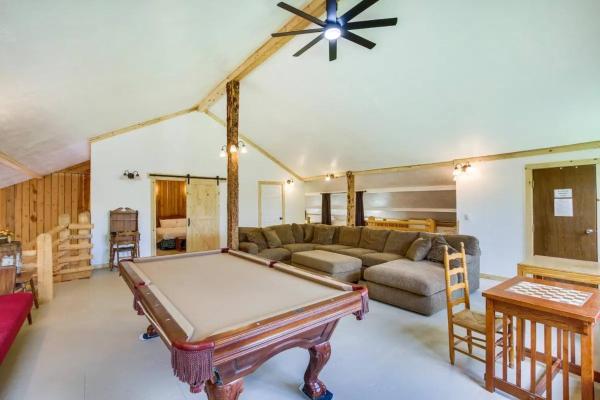 På billedet ses objektet Bear Lake Family Reunions, Conferences Sleeps 39 beliggende i byen Paris.