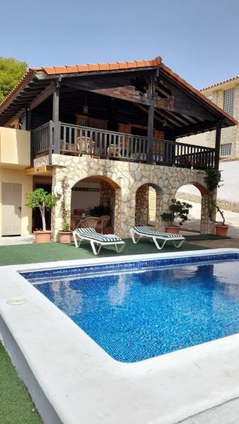Na zdjęciu widoczny jest obiekt Chalet con piscina privada położony w mieście Borriol.