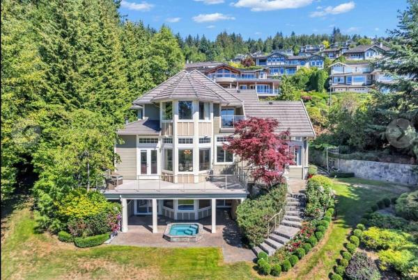 照片显示了位于Lions Bay市的Luxury 5BR Villa, Gym, Theater & Ocean Views物件。