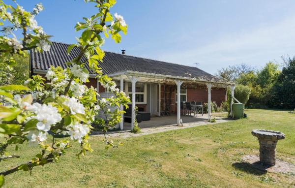 Na zdjęciu widoczny jest obiekt 3 Bedroom Nice Home In Ulfborg położony w mieście Husby.