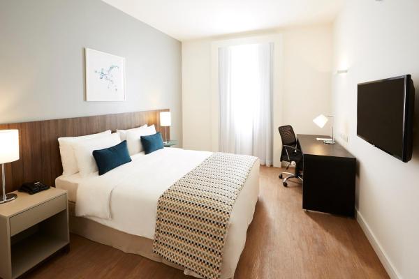 写真にはイタグァイー市にあるTulip Inn Itaguaiが写っています。