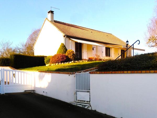 写真にはChalonnes-sous-le-Lude市にあるMaison située aux confins de la Vallée du Loirが写っています。