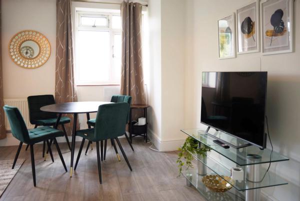 Fotografia 6: Sofia Place in Vauxhall - 3 Double Beds, 1 Sofa Bed, Spacious Property