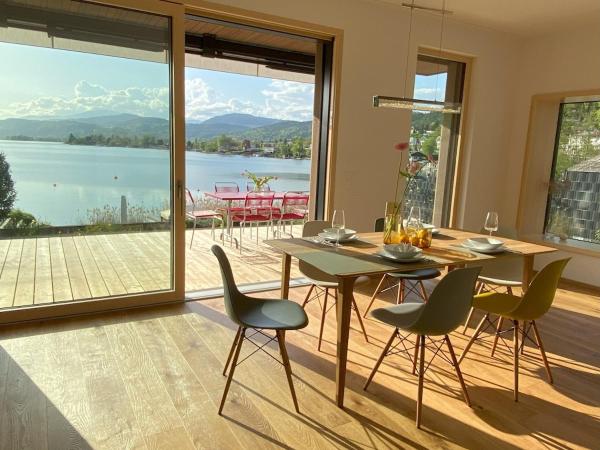 A la foto es mostra l'objecte Villa Über-See with private beach situat a la ciutat de Pörtschach am Wörthersee.