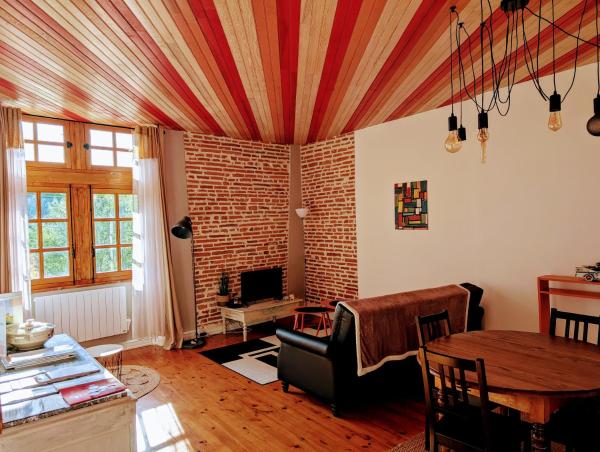 A la foto es mostra l'objecte gite au bord du Tarn situat a la ciutat de Gaillac.