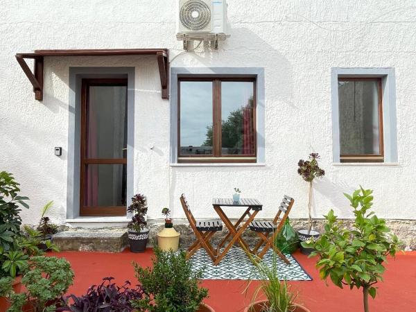 Na fotografii je vidět objekt Stefania Guest House 2 nacházející se ve městě Giba.