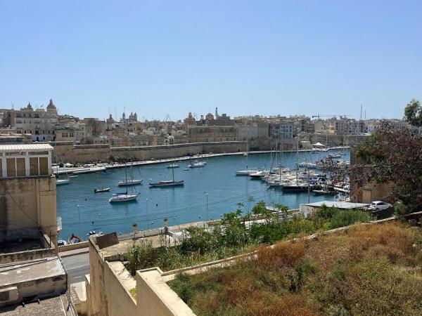 Na foto é possível ver o objeto Harbour View Apt with Terrace localizado na cidade de Kalkara.