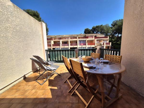 Nella foto è visibile l'oggetto Studio piscine, proche mer, parking privé situato nella città di Bandol.