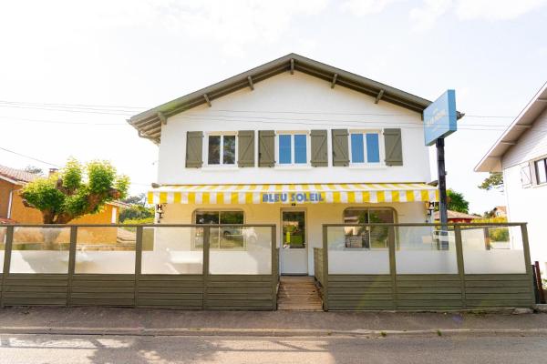 A la foto es mostra l'objecte Hotel Bleu Soleil situat a la ciutat de Capbreton.