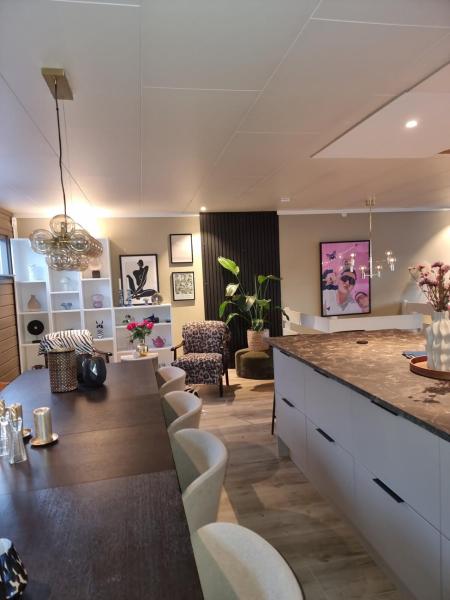 På bildet vises objektet Modern semi-detached house with free parking som ligger i byen Dal.