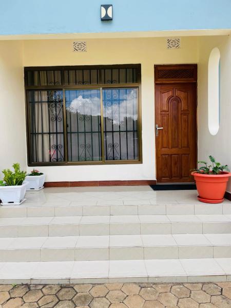 På billedet ses objektet D&G Homes Apartments beliggende i byen Arusha.