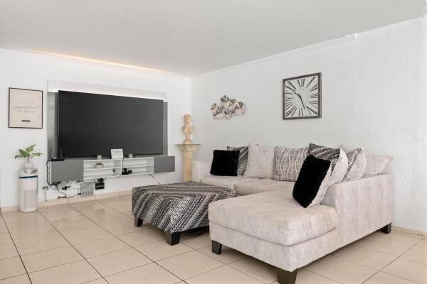 A la foto es mostra l'objecte Family Home With Pool Near to The Airport and Solar Panel situat a la ciutat de Carolina.
