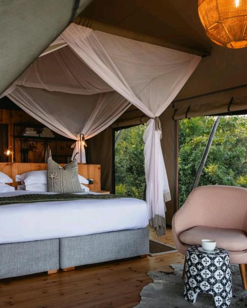 En la foto se muestra el objeto Adventure Cafe Rwanda ubicado en la ciudad de Burega.