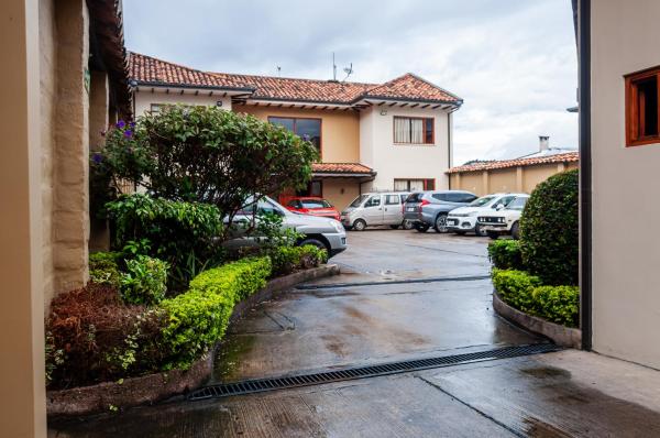 The photo shows the Hotel Calle Angosta located in the city of Cuenca.