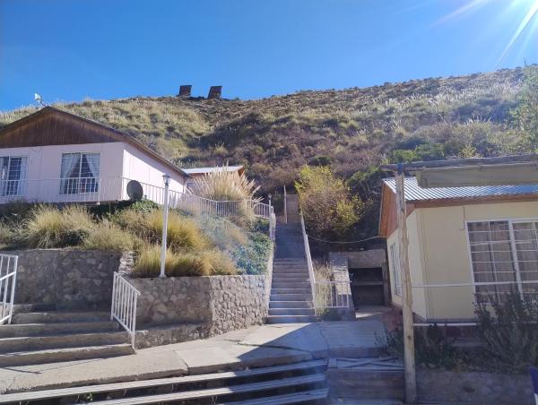 På billedet ses objektet Altos Coirones Cabañas beliggende i byen Potrerillos.