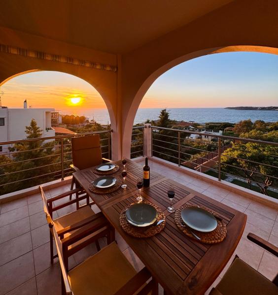 写真にはカラタス市にあるUnick Seaview Luxury Livingが写っています。