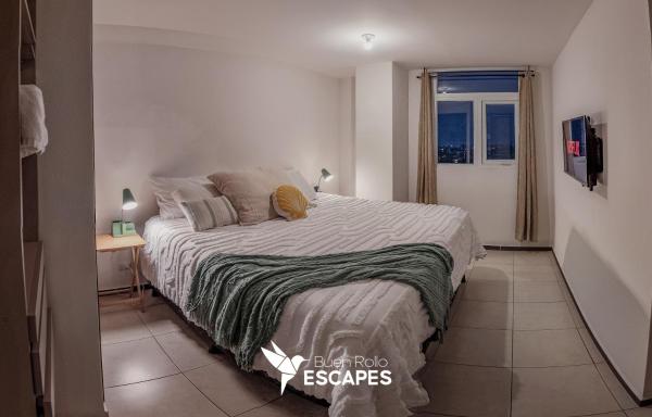 Luxury Apartments - King Bed - Pool - Gym & Free Parking - Guatemala