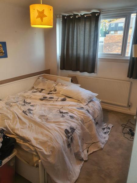 På billedet ses objektet One bed room in three bed room house beliggende i byen Broxbourne.