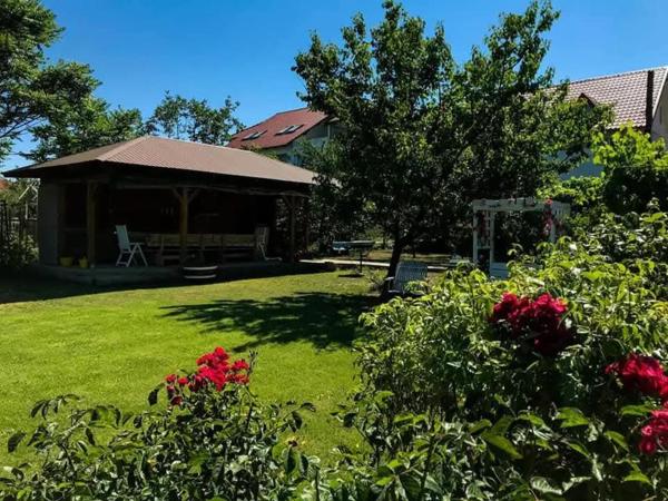 Na fotografii je vidět objekt Casa de vacanță Ana și Ștefan nacházející se ve městě 2 Mai.