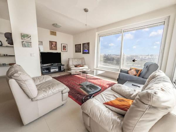 A la foto es mostra l'objecte Dreamy Hilltop Grand Apartment situat a la ciutat de Gelilot.