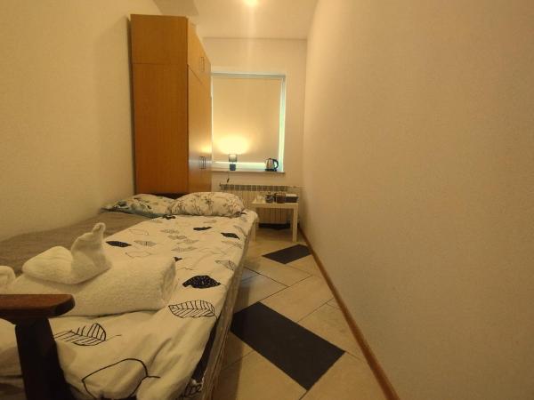 Na zdjęciu widoczny jest obiekt Hostel 01 położony w mieście Wąsosz.